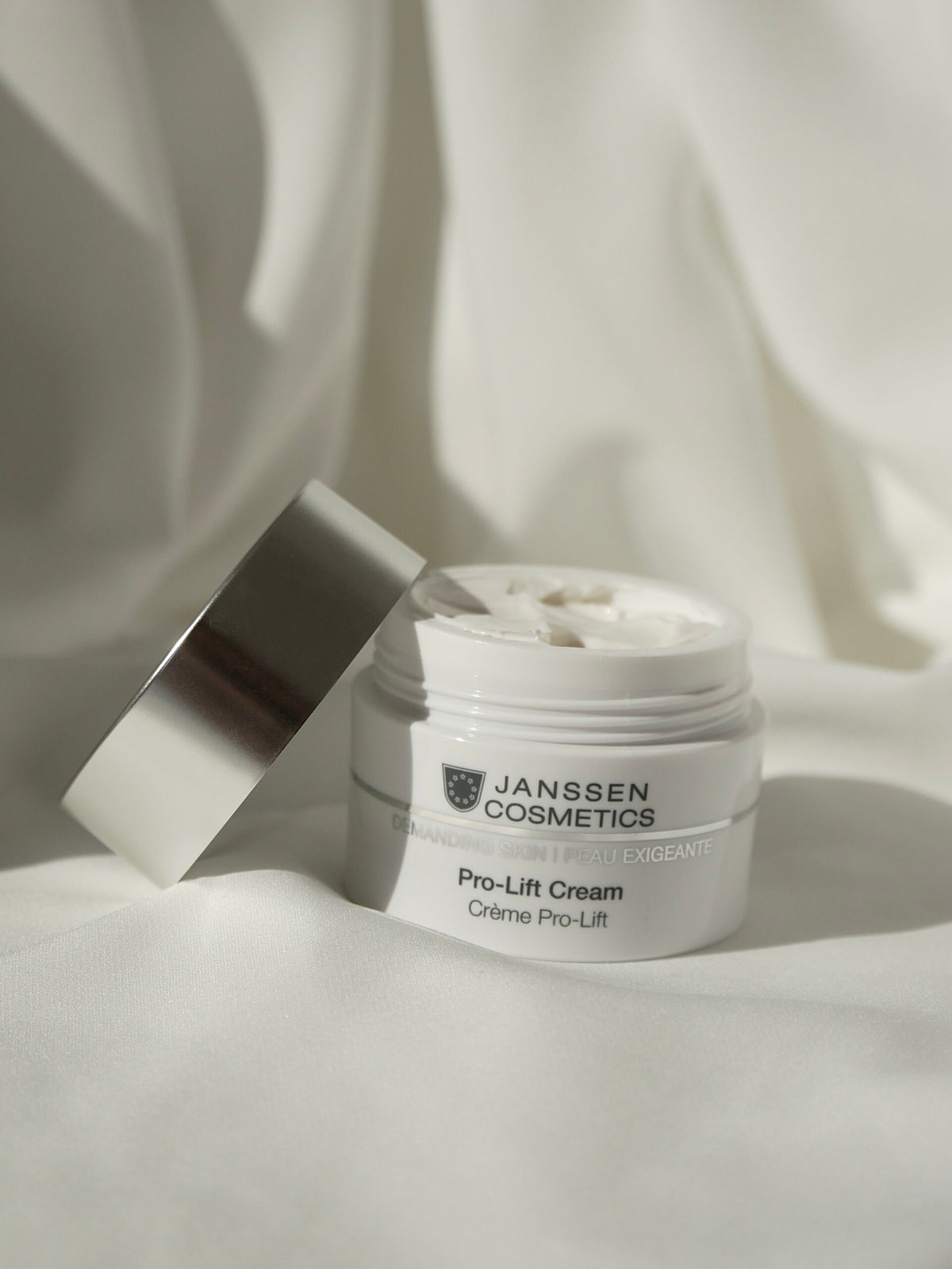 PRO- LIFT CREAM l Täyteläinen uudistava voide ikääntyvälle iholle l Janssen Cosmetics